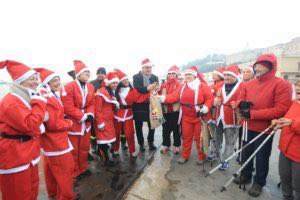 Babbi Natale Sup porto Salesi Adsp 3 1 I Babbo Natale in Sup sono arrivati nel porto di Ancona con i doni per l'Ospedale Salesi