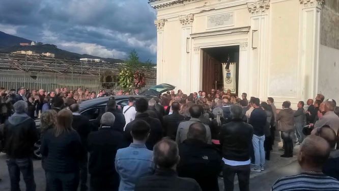 Funerale Vincenzo Langella marittimo morto incidente sul lavoro su nave Moby Kiss nel porto di Livorno