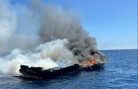 Barca incendio a bordo